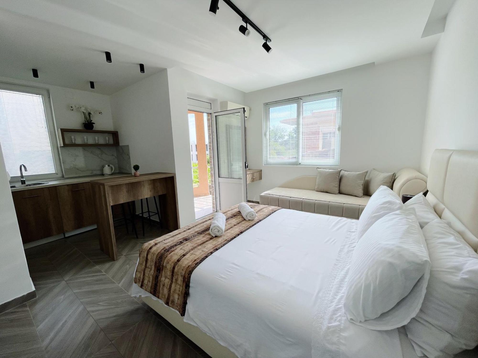 Guest House Koliqi - Hotel & Apartments Ulcinj Exterior foto